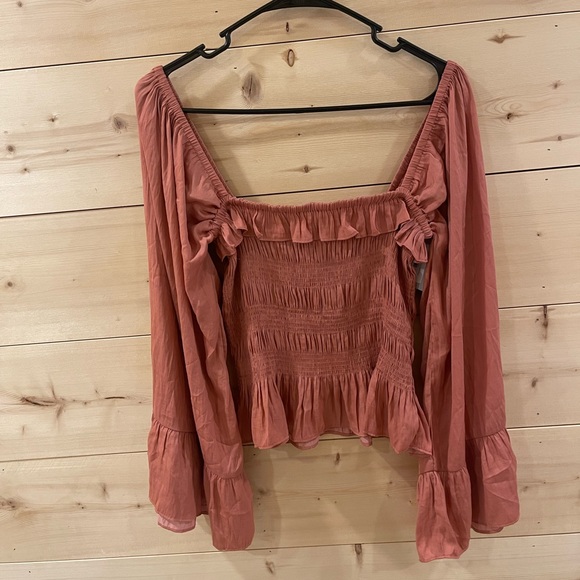 Unhinged Lifestyle Botique Tops - NWT Botique Flowy Sleeve Crop Top